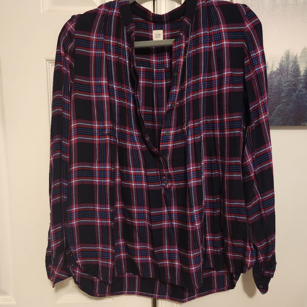Gap shirt